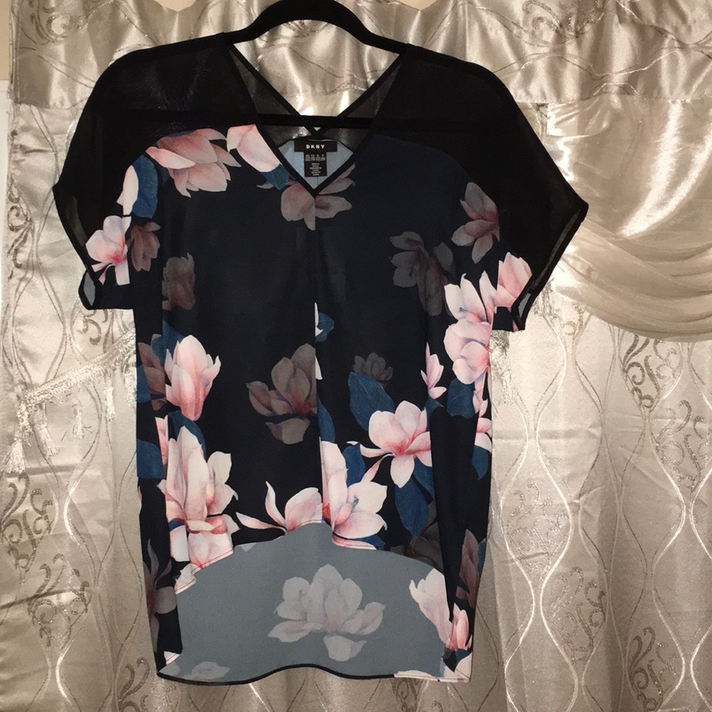 🌷NWT DKNY women’s flower top